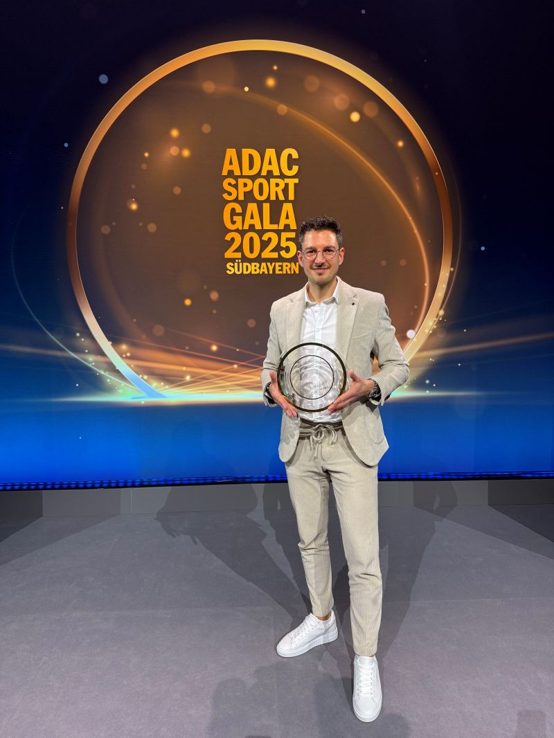 Marco Fink mit seinem Preis.